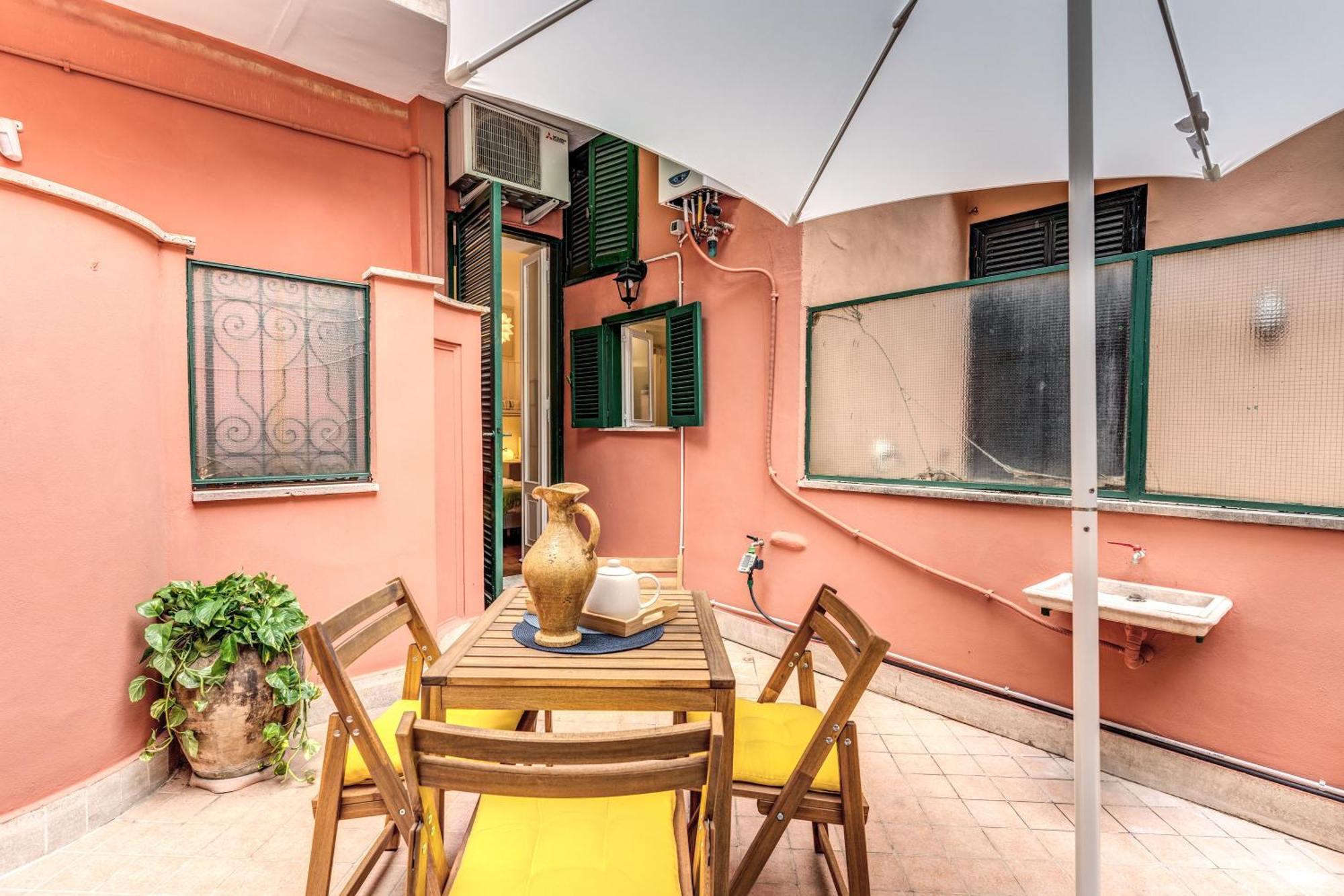 Elegant Apartment Behind The Colosseum Roma Eksteriør bilde