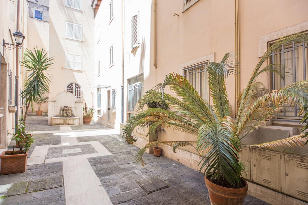Elegant Apartment Behind The Colosseum Roma Eksteriør bilde