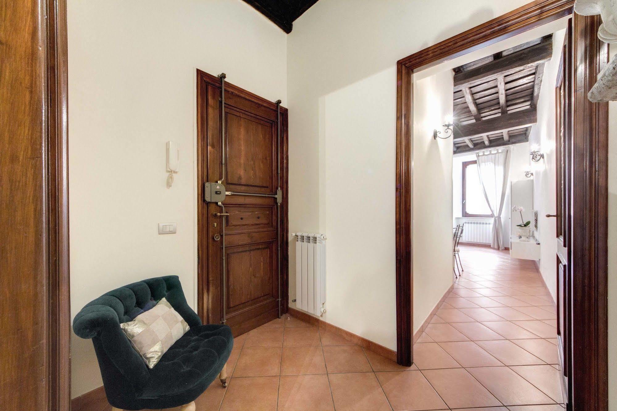 Elegant Apartment Behind The Colosseum Roma Eksteriør bilde
